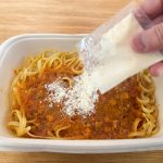 電子レンジの加温時間は、500wで約8分、600wで約7分30秒と冷凍パスタにしてはやや長め