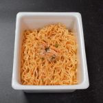 具材とソースをよく混ぜてから食べると、意外にも最初はトマトソースの味がして、その上にカニの旨味が乗っている感じ