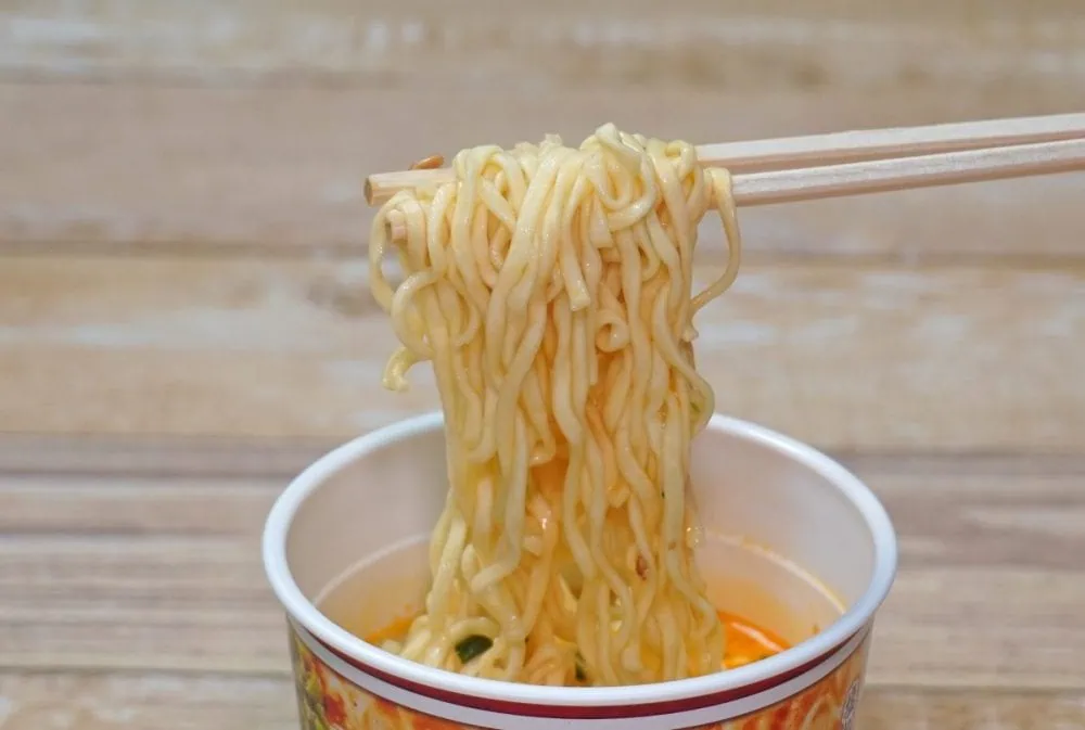 第3位　「このカップ麺、ガチで激うまだった」4月に調査した“旨味濃厚な豚骨系”ベスト3杯【1位はピュアな豚骨の旨味がすごい塩とんこつ】