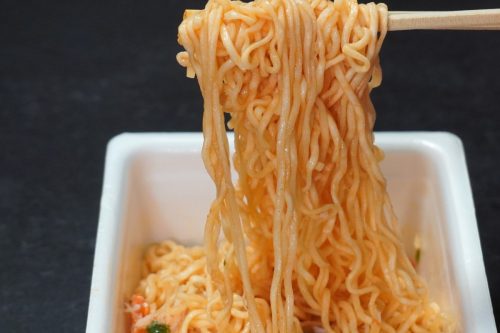 「このカップ焼きそば、ガチで激うまだった」4月に調査した“エビ・カニ味がたまらないカップ麺”ベスト3杯【1位は最後まで飽きない贅沢すぎるペヤング】