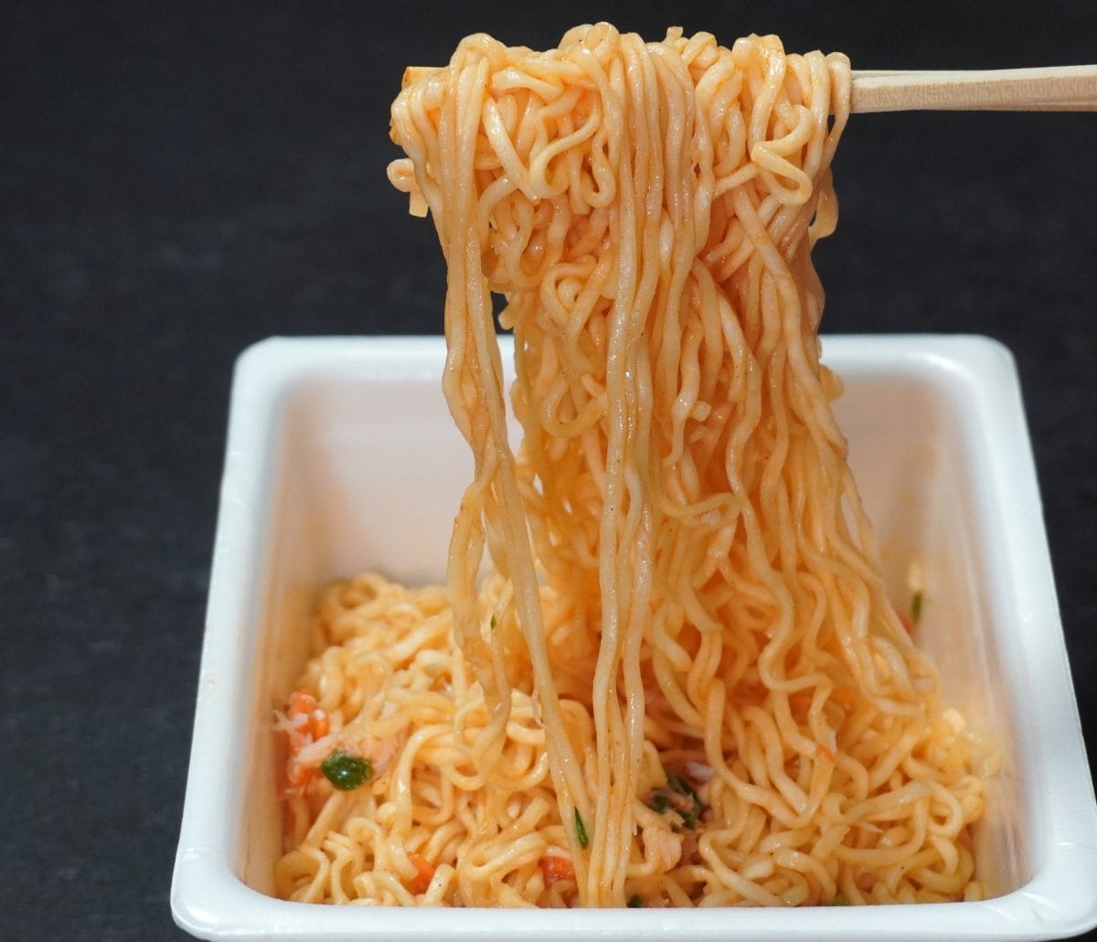 まるか食品 ペヤング一贅沢やきそば 蟹トマト味 ￥500（税抜）