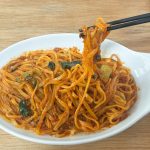 ひとくちめは甘いように感じる「汁なし坦々麺」ですが、後から辛さがどんどん追いかけてきます