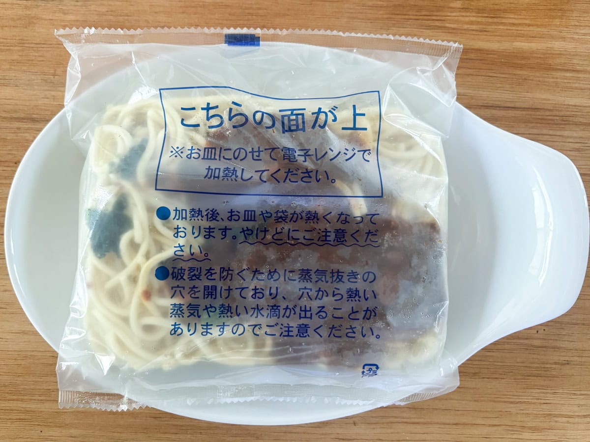 表示のある面を上にして耐熱皿に乗せレンチンします