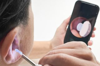 「超バズりガジェット最前線」1000円割り商品もついに出た！“激安スマホ連動カメラ付き耳かき”の実力は？実際に使ってみた