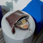 クレジットカード・小銭・リップ・鍵などを収納できるミニバッグ型のチャーム