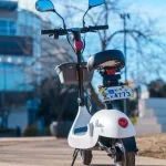 第3位　「1km2円で走れるってコスパ抜群」電動キックボードの不安を払拭したシティモビリティ！“低重心だから安定安心”のスマートスクーターBESS.に試乗してみた