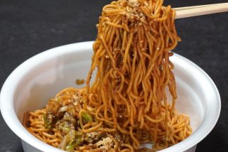 「このカップ焼きそば、激うま」アウトドアスパイス“ほりにし”とコラボした日清焼そばU.F.Oが待望の復活！新作“ガーリック飯”も大当たりだった