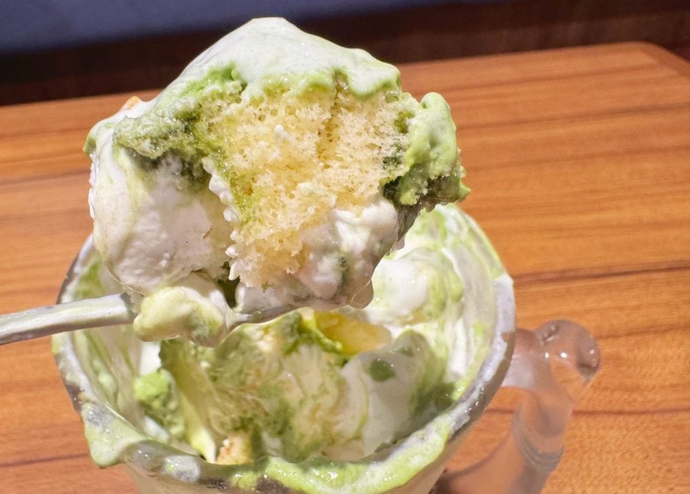 フワフワのシフォンケーキも抹茶ソースが良くしみ込んでいて美味しい！