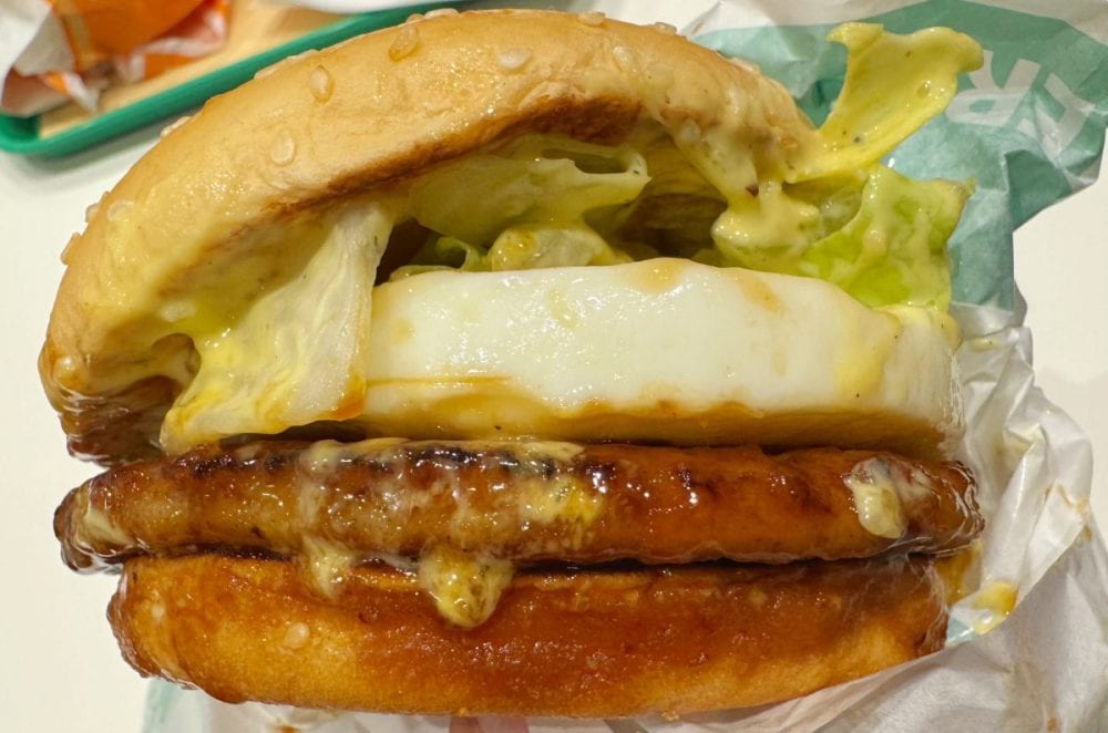 すっきりとした清涼感のあるソースはこのバーガーならでは