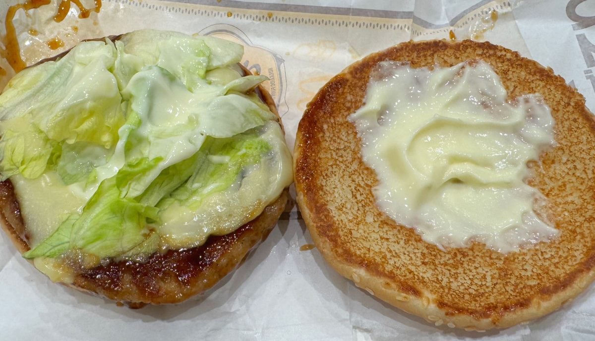 濃厚でくちどけなめらかなチーズと甘辛いてりやきソースは間違いない組み合わせ