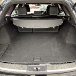 通常時に570Lで、2列目を倒すと大人が車中泊できる長さ2ⅿのダブルベッドサイズのラゲッジは圧巻