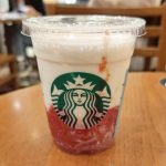スターバックスコーヒー THE 苺 ミルク アイス （Tall）¥590 期間限定発売