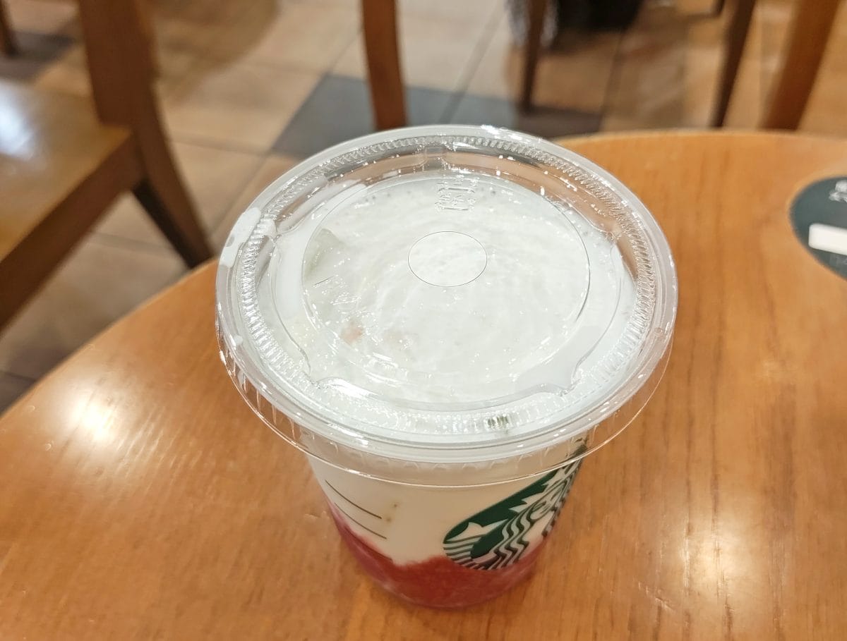 スターバックスコーヒー THE 苺 ミルク アイス （Tall）¥590 期間限定発売