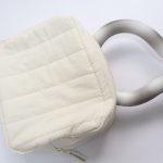 本来はネッククーラーを入れて持ち運ぶ