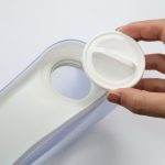 フタを外して中に氷と水を入れて使用する