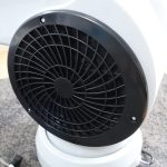 側面から空気を吸い込んで強風を実現