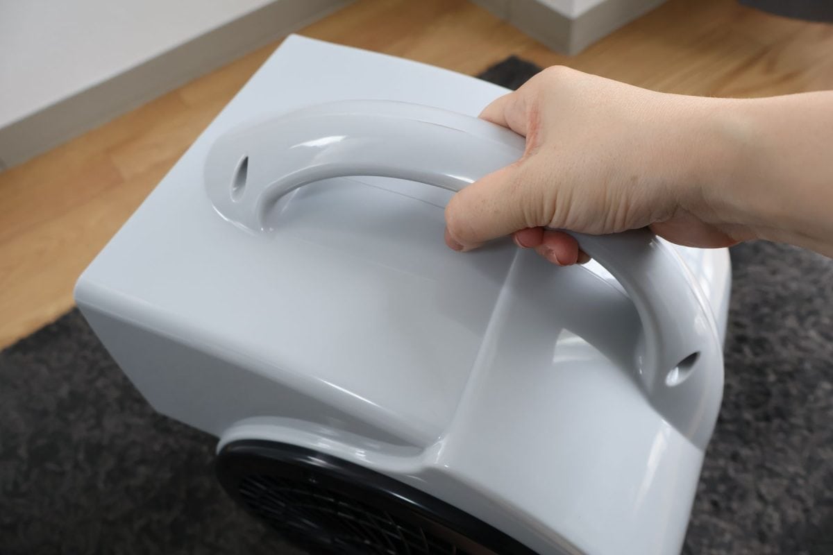 持ち手がついているので持ち運びも可能