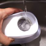 フタを外して中に氷と水を入れて使用する