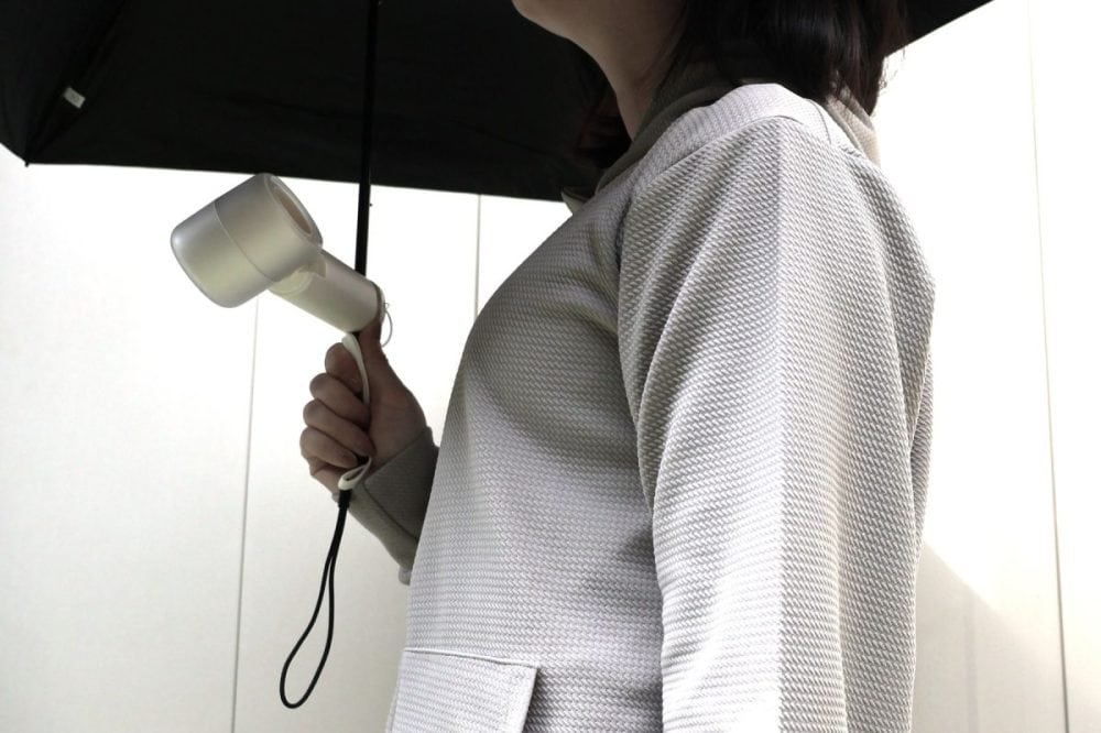 両手がふさがらない