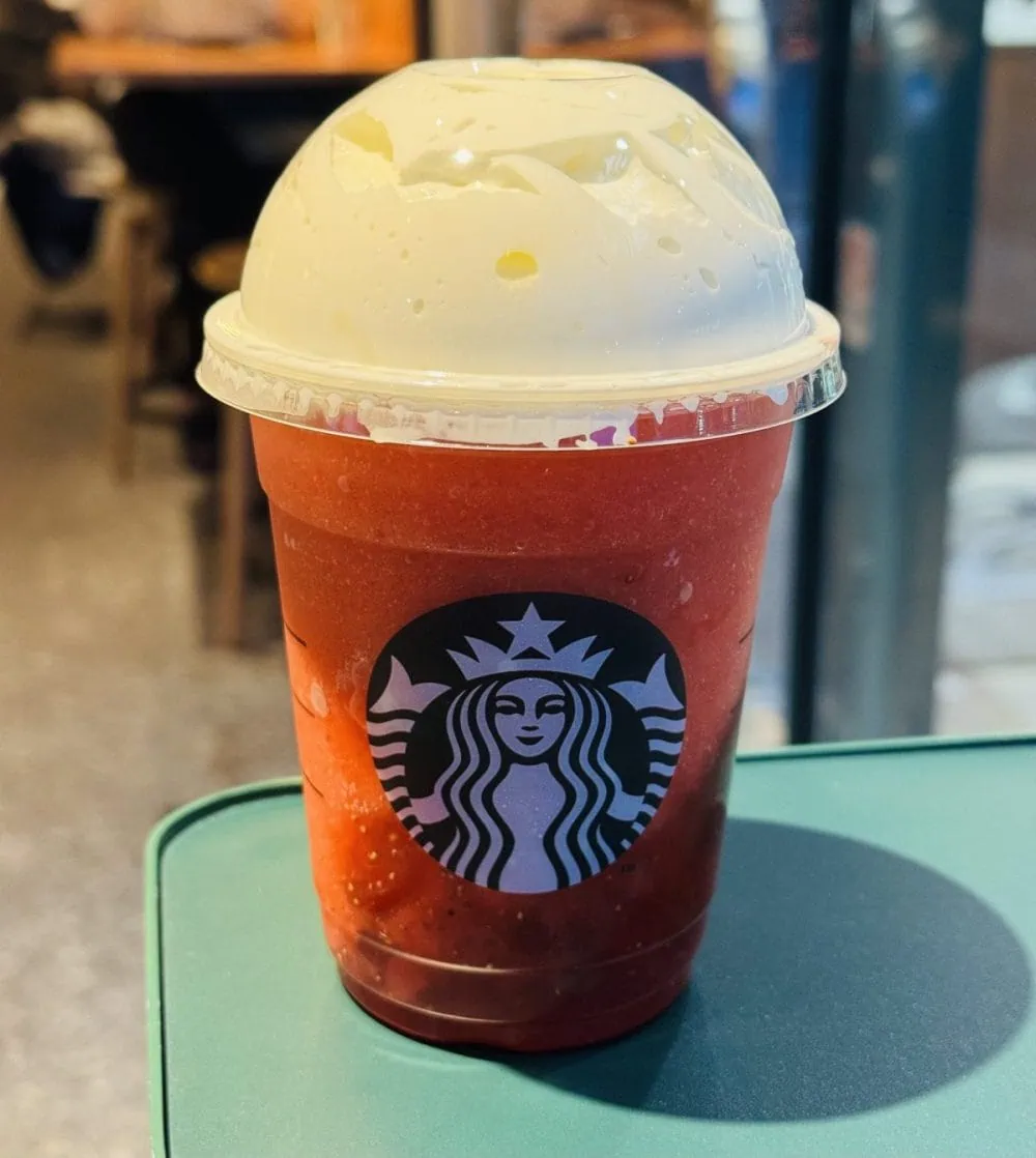 第1位「スタバ新作が史上最強クラス!?」今年は“イチゴの濃縮感”がすごい…スターバックスコーヒの『THE 苺 フラペチーノ』を体験レポート