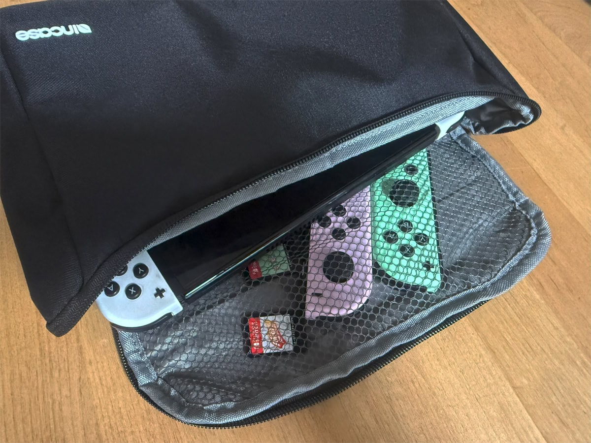 ニンテンドースイッチ本体やコントローラ、ソフトもきれいにまとまる
