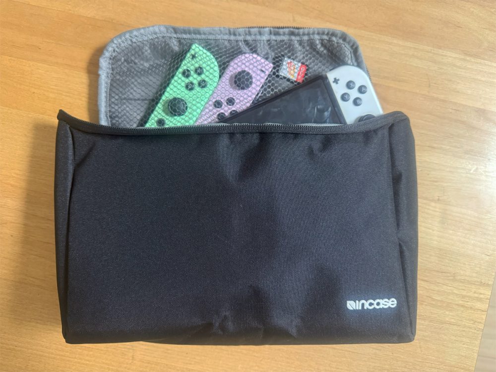 ニンテンドースイッチ本体やコントローラ、ソフトもきれいにまとまる