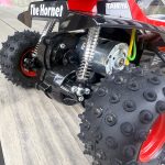 リヤのサスペンションには、ショック吸収性の高いオイルダンパーユニット装備のローリングリジッドアクスルを採用