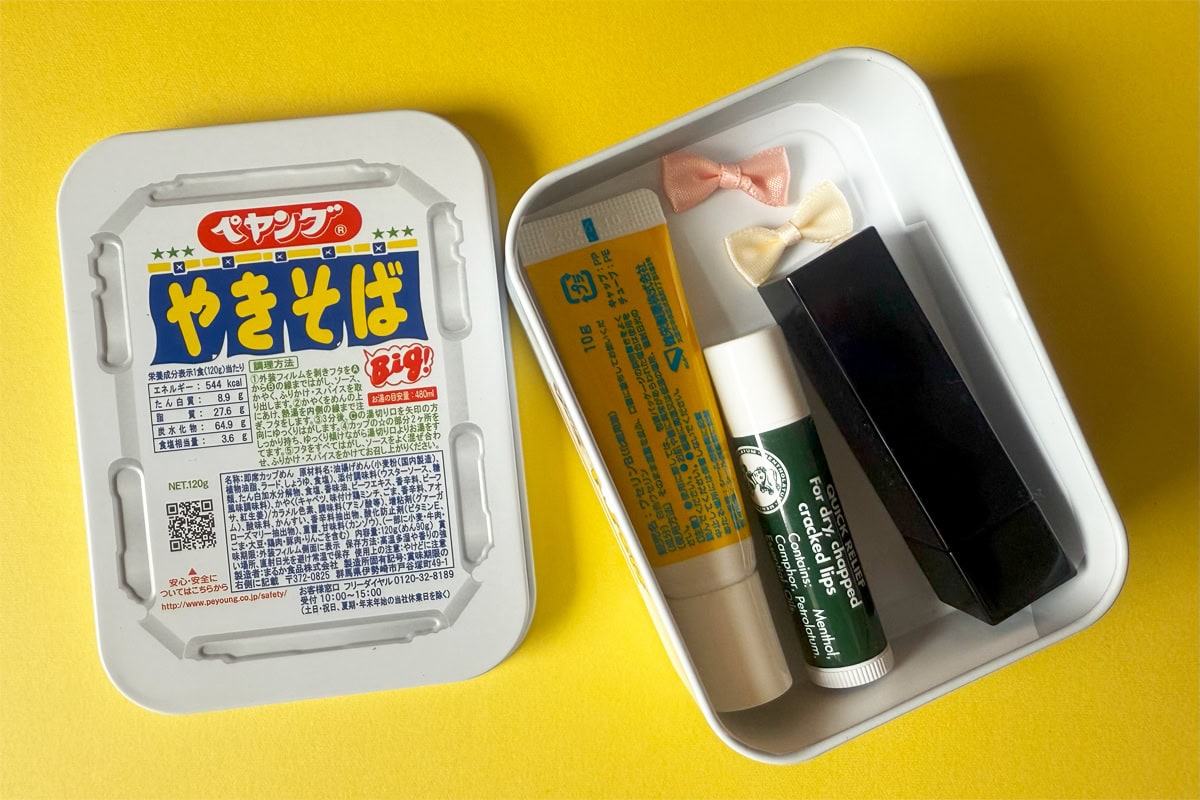 缶ケースはコスメ入れとしても