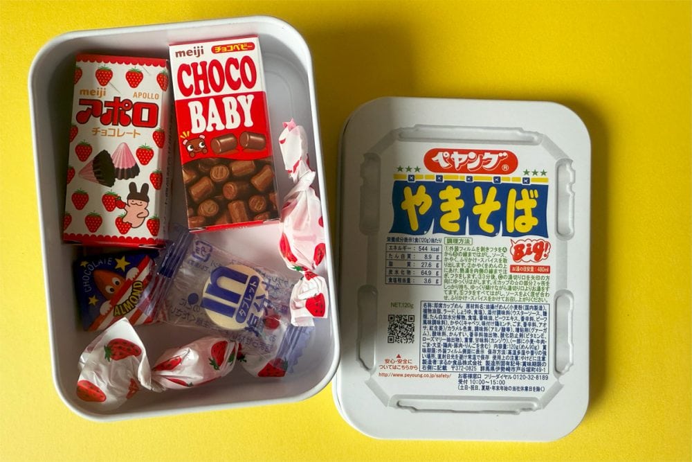 缶ケースはお菓子の収納にぴったり