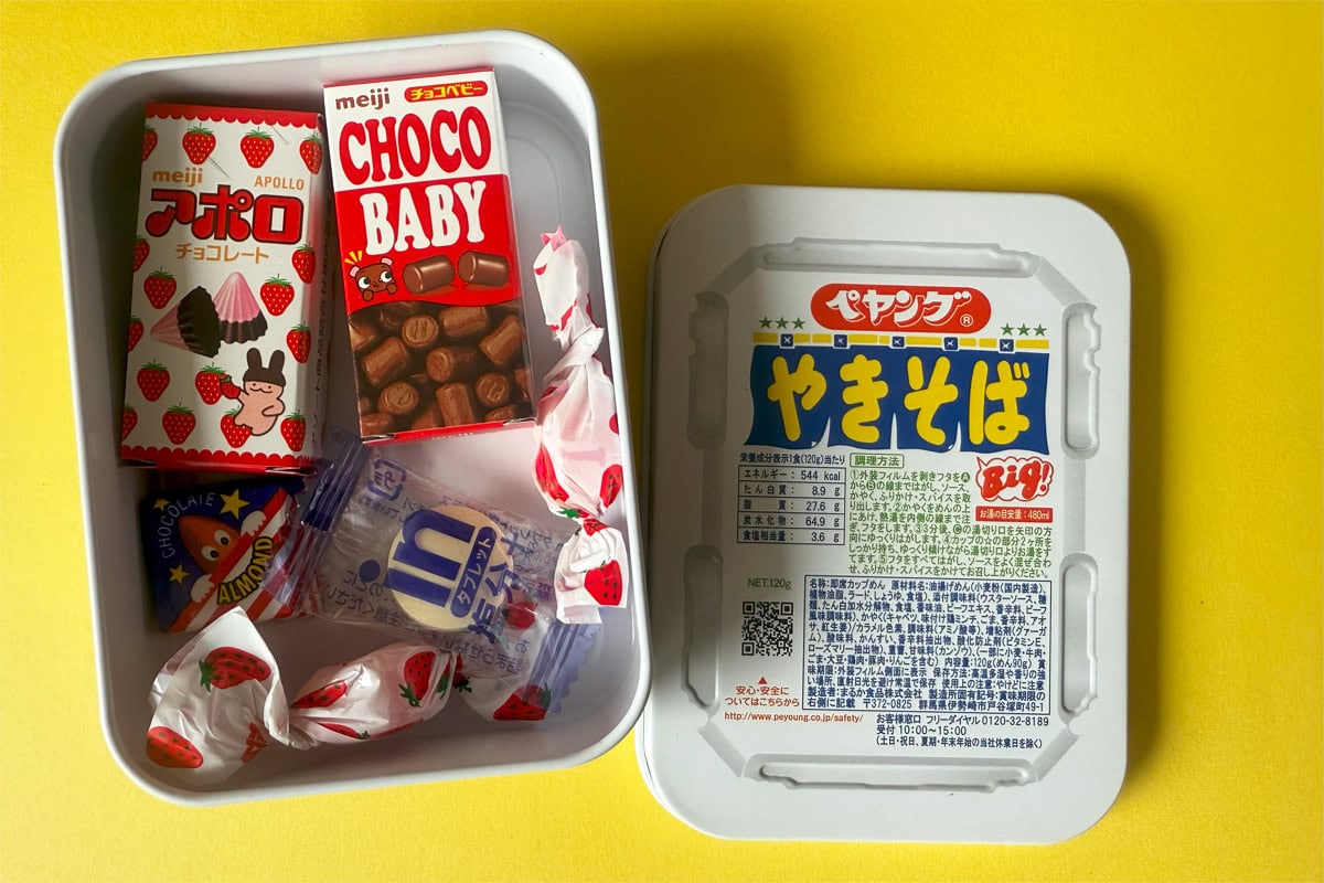 缶ケースはお菓子の収納にぴったり