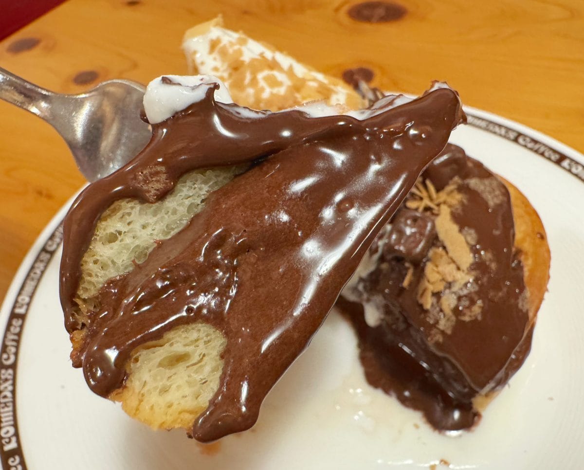 こっくりと華やかな甘みのあるミルクチョコレートとデニッシュは相性抜群！