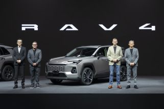 「トヨタの新型RAV4が世界初公開」コア・アドベンチャー・GRスポーツの3タイプを展開…2025年度内に日本国内で正式発表へ！