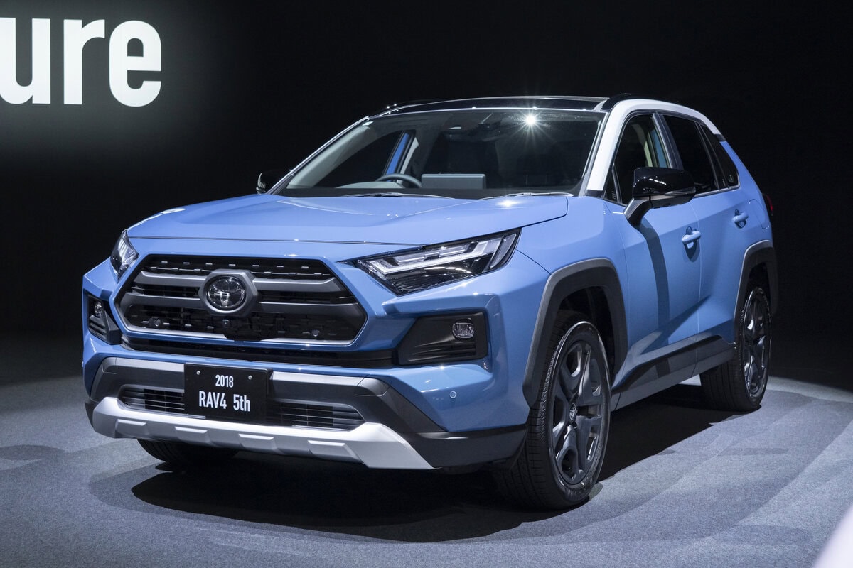 5代目の現行2019年発売モデルは、新たなライフスタイルを切り拓くきっかけとなるクルマを目指して登場