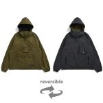タイオン「リバーシブル フーディー」￥9,900／ダークオリーブ×ダークネイビー