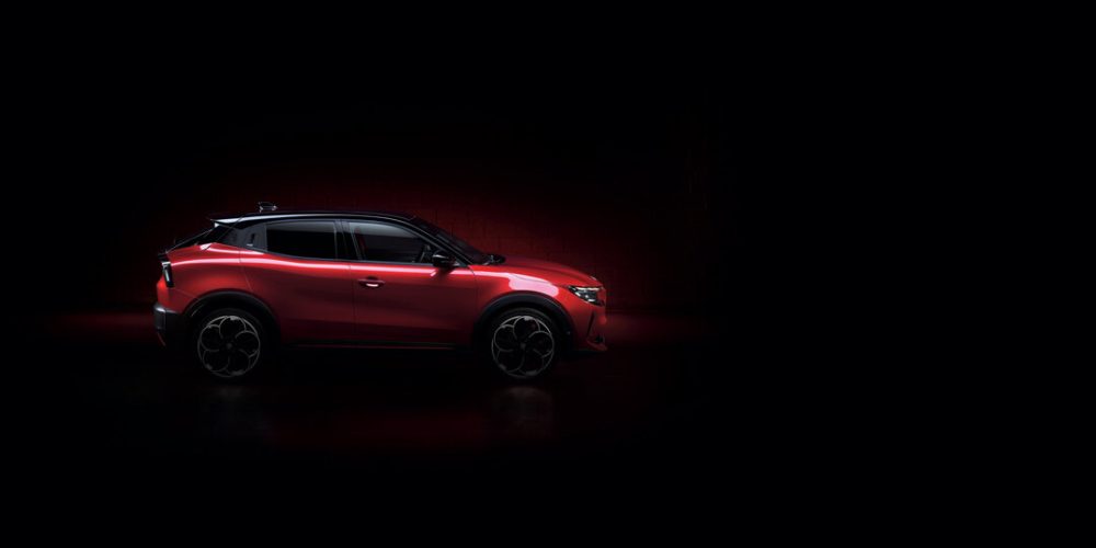 当初「ミラノ」という車名だったが、イタリア政府からの指摘で「ジュニア」に変更されたことでも話題に