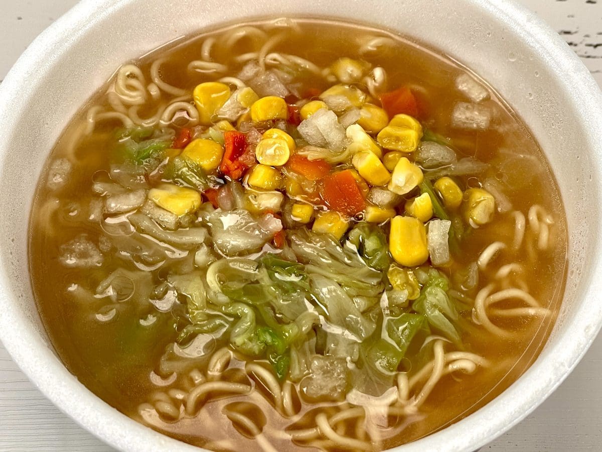 サンポー食品
「ANAオリジナルビーフコンソメラーメン」／マニア間ではサンポー食品の底力を見せつけた一杯と称賛されています