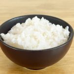 炊き上がったごはんをお茶碗に盛ってみると、米粒がしっかりと立ち、しかもツヤツヤの仕上がり