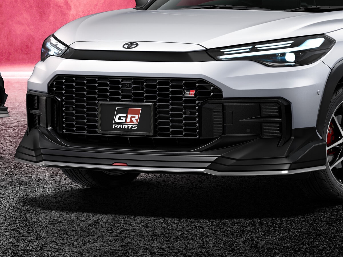 新型カローラクロス用の…」TRDから登場した“GRパーツ”のカスタマイズ