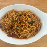 「ジャージャー麺」はタレが特に濃厚なので、しっかりムラなくよく混ぜてから食べます
