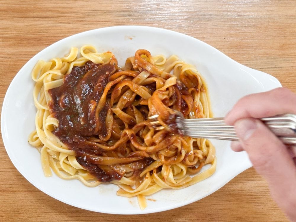 もちもち食感の平麺フェットチーネは、パスタ店で食べる味そのもの