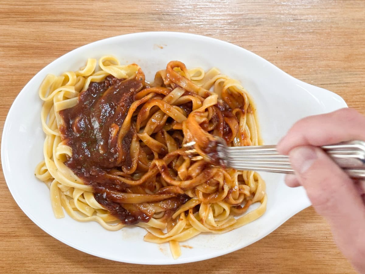 もちもち食感の平麺フェットチーネは、パスタ店で食べる味そのもの