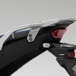 荷物の積載に便利なリヤキャリアも標準装備