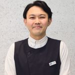 『タミヤ　近藤 亨さん』 「TAMIYA PLAMODEL FACTORY TOKYO」のミニ四駆コーナー担当。自身もミニ四駆歴30年というキャリアを持つスペシャリスト