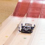 スターターパックは完成して単3電池を入れたらすぐコースを走れる。「TAMIYA PLAMODEL FACTORY TOKYO」のサーキットで試走！