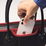 すぐに取り出せるスマホポケット