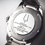ブローバ アーカイブスシリーズ ルナ パイロット クロノグラフ[96K115]　「ケースバックには、シリアルナンバーと、月面着陸を記念するメッセージが刻印されている」
