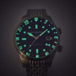 スピニカー ブラッドナー GMT　「やインデックスはもちろん、ベゼルにも夜光塗料が塗布され、暗所でも確認できる」