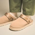 ヒールストラップは前に倒すこともできる