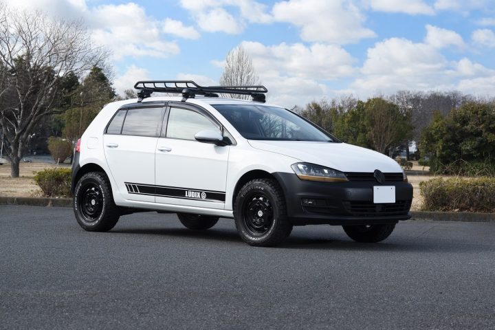 「ちょっと前の車が逆に新しい!?」フォルクスワーゲンのゴルフ第7世代を“アゲ系カスタム”すると…おしゃれに格上げされてた！