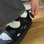 最後にかかと側のストラップを調整する